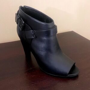 VC Signature Vince Camuto Nikoletta Black Leather Peep Toe Ankle Boots 7M 37‎